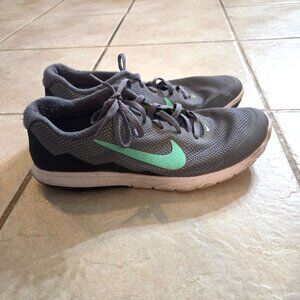 Women's size 9 Nike mint green athletic sneakers shoes